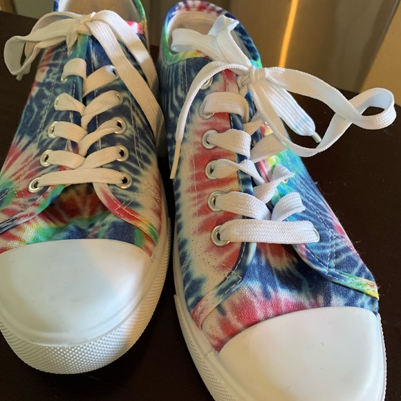 Bobbi Brooks Tie-dyed shoes size 8 - Picture 5 of 6